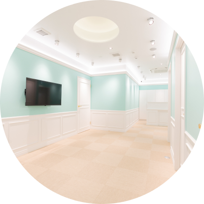 広い待合室、キッズスペース完備